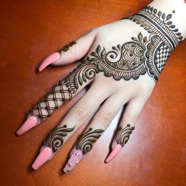 Simple-Arabic-Mehndi-Designs-for-Left-Hand